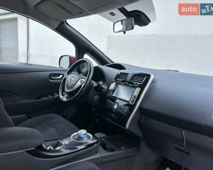 Красный Ниссан Лиф, объемом двигателя 0 л и пробегом 90 тыс. км за 6800 $, фото 11 на Automoto.ua