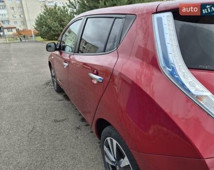 Красный Ниссан Лиф, объемом двигателя 0 л и пробегом 87 тыс. км за 7500 $, фото 17 на Automoto.ua