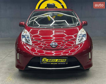 Красный Ниссан Лиф, объемом двигателя 0 л и пробегом 93 тыс. км за 7100 $, фото 1 на Automoto.ua