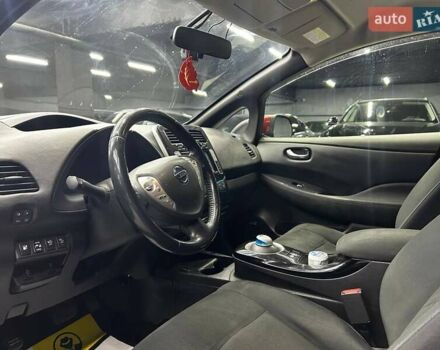 Красный Ниссан Лиф, объемом двигателя 0 л и пробегом 93 тыс. км за 7100 $, фото 20 на Automoto.ua