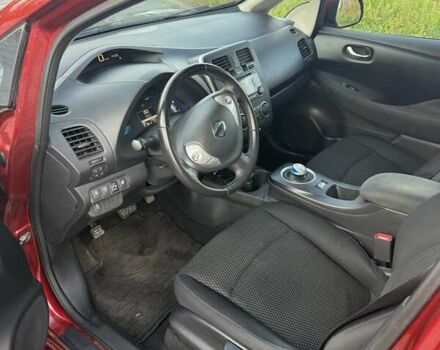 Красный Ниссан Лиф, объемом двигателя 0 л и пробегом 129 тыс. км за 6300 $, фото 18 на Automoto.ua