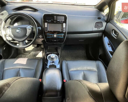 Красный Ниссан Лиф, объемом двигателя 0 л и пробегом 98 тыс. км за 8200 $, фото 5 на Automoto.ua