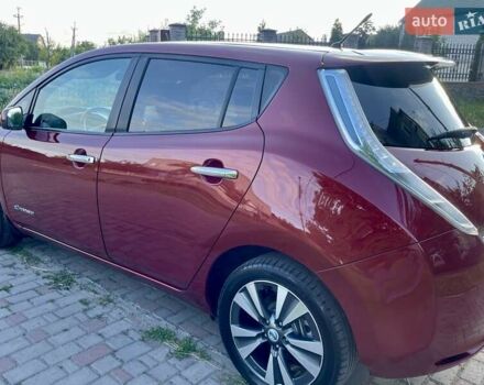 Ниссан Лиф 2014 в Виннице на Automoto.ua Красный Ниссан Лиф, объемом двигателя 0 л и пробегом 114 тыс. км за 6950 $, фото 3 на Automoto.ua