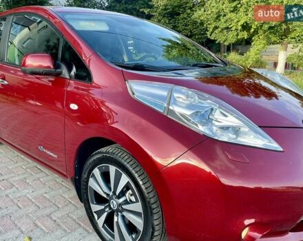 Ниссан Лиф 2014 в Виннице на Automoto.ua Красный Ниссан Лиф, объемом двигателя 0 л и пробегом 114 тыс. км за 6950 $, фото 6 на Automoto.ua