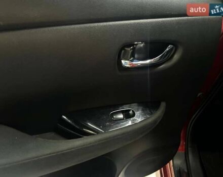 Красный Ниссан Лиф, объемом двигателя 0 л и пробегом 93 тыс. км за 7100 $, фото 18 на Automoto.ua