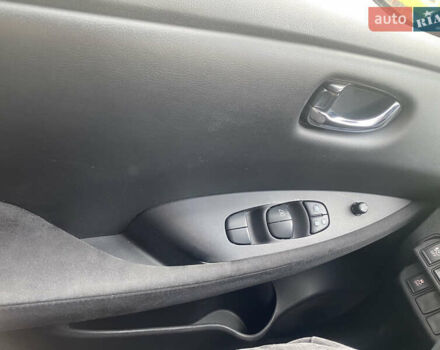 Красный Ниссан Лиф, объемом двигателя 0 л и пробегом 108 тыс. км за 5999 $, фото 3 на Automoto.ua