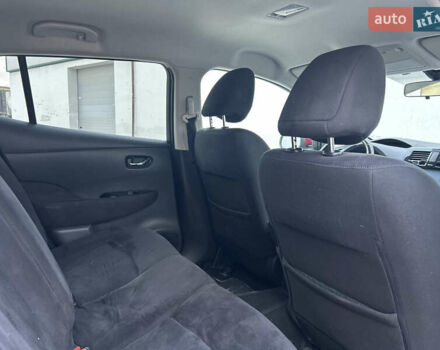 Красный Ниссан Лиф, объемом двигателя 0 л и пробегом 90 тыс. км за 6800 $, фото 9 на Automoto.ua