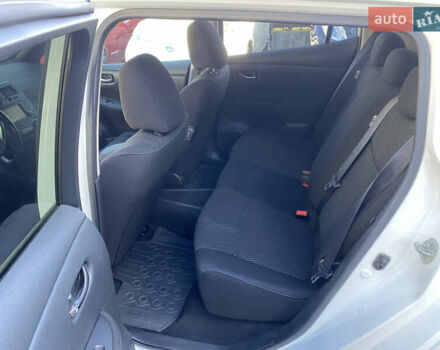 Ниссан Лиф 2014 в Черновцах на Automoto.ua Красный Ниссан Лиф, объемом двигателя 0 л и пробегом 125 тыс. км за 6290 $, фото 7 на Automoto.ua