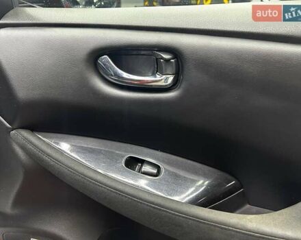 Красный Ниссан Лиф, объемом двигателя 0 л и пробегом 93 тыс. км за 7100 $, фото 9 на Automoto.ua