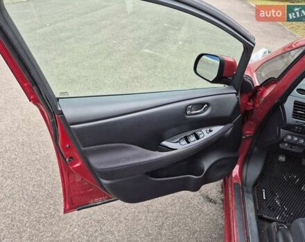 Красный Ниссан Лиф, объемом двигателя 0 л и пробегом 87 тыс. км за 7500 $, фото 19 на Automoto.ua