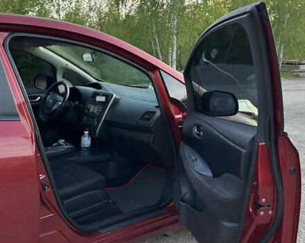 Красный Ниссан Лиф, объемом двигателя 0 л и пробегом 150 тыс. км за 7300 $, фото 5 на Automoto.ua