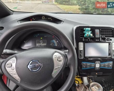 Красный Ниссан Лиф, объемом двигателя 0 л и пробегом 87 тыс. км за 7500 $, фото 18 на Automoto.ua