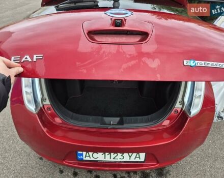 Красный Ниссан Лиф, объемом двигателя 0 л и пробегом 87 тыс. км за 7500 $, фото 2 на Automoto.ua