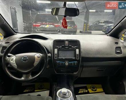 Красный Ниссан Лиф, объемом двигателя 0 л и пробегом 93 тыс. км за 7100 $, фото 15 на Automoto.ua