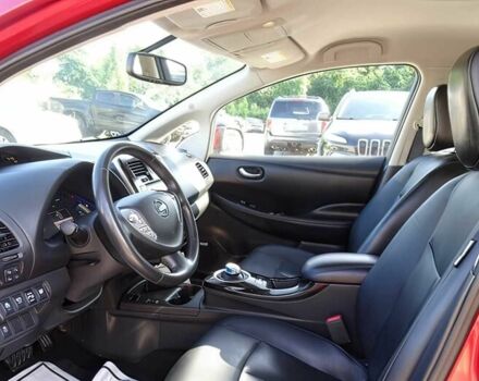 Красный Ниссан Лиф, объемом двигателя 0 л и пробегом 85 тыс. км за 4700 $, фото 8 на Automoto.ua