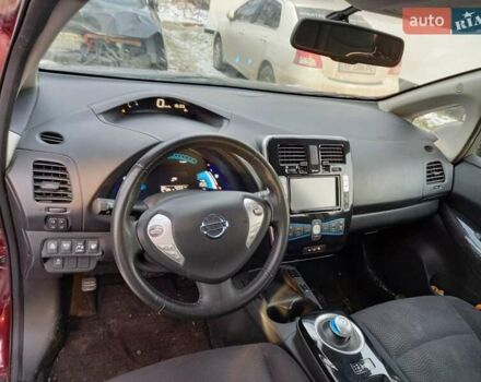 Красный Ниссан Лиф, объемом двигателя 0 л и пробегом 83 тыс. км за 10500 $, фото 14 на Automoto.ua