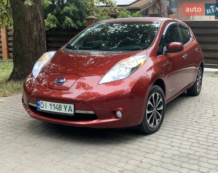 Красный Ниссан Лиф, объемом двигателя 0 л и пробегом 115 тыс. км за 5700 $, фото 7 на Automoto.ua