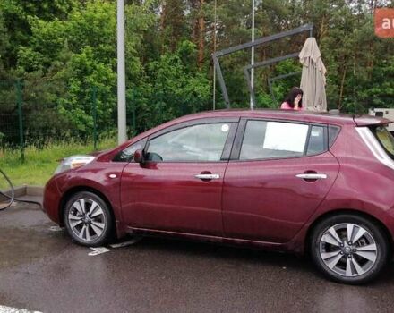 Красный Ниссан Лиф, объемом двигателя 0 л и пробегом 83 тыс. км за 10500 $, фото 6 на Automoto.ua