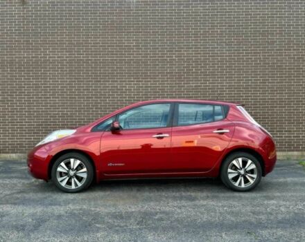 Красный Ниссан Лиф, объемом двигателя 0 л и пробегом 71 тыс. км за 5000 $, фото 3 на Automoto.ua