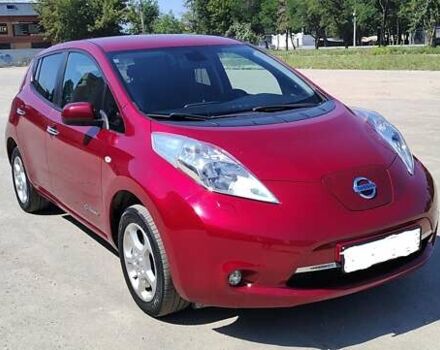 Красный Ниссан Лиф, объемом двигателя 0 л и пробегом 95 тыс. км за 7900 $, фото 3 на Automoto.ua