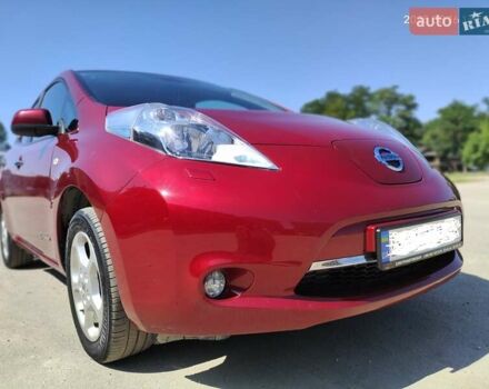 Красный Ниссан Лиф, объемом двигателя 0 л и пробегом 95 тыс. км за 7900 $, фото 4 на Automoto.ua