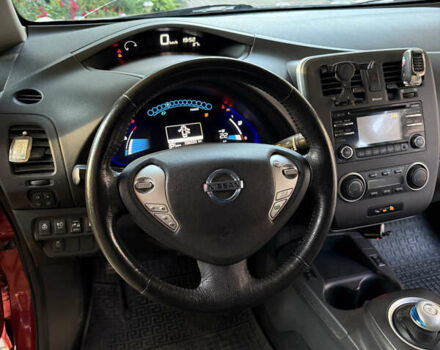 Красный Ниссан Лиф, объемом двигателя 0 л и пробегом 105 тыс. км за 7900 $, фото 14 на Automoto.ua