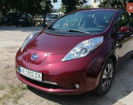 Красный Ниссан Лиф, объемом двигателя 0 л и пробегом 83 тыс. км за 10500 $, фото 2 на Automoto.ua
