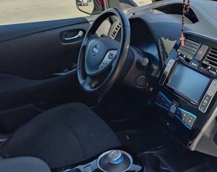 Красный Ниссан Лиф, объемом двигателя 0 л и пробегом 95 тыс. км за 7900 $, фото 15 на Automoto.ua