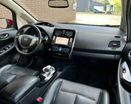 Красный Ниссан Лиф, объемом двигателя 0 л и пробегом 75 тыс. км за 8000 $, фото 6 на Automoto.ua