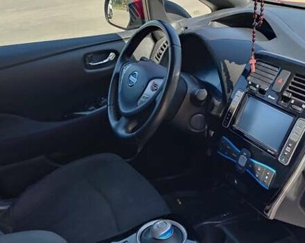 Красный Ниссан Лиф, объемом двигателя 0 л и пробегом 95 тыс. км за 7900 $, фото 14 на Automoto.ua