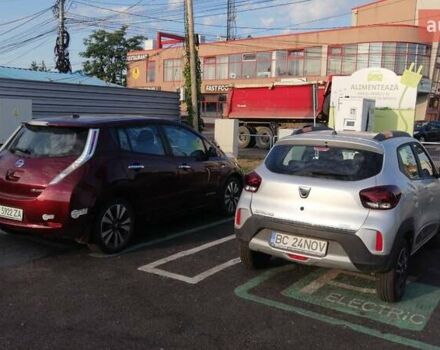 Красный Ниссан Лиф, объемом двигателя 0 л и пробегом 83 тыс. км за 10500 $, фото 9 на Automoto.ua