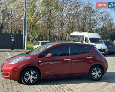 Красный Ниссан Лиф, объемом двигателя 0 л и пробегом 145 тыс. км за 5950 $, фото 8 на Automoto.ua