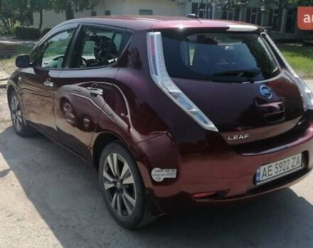 Красный Ниссан Лиф, объемом двигателя 0 л и пробегом 83 тыс. км за 10500 $, фото 1 на Automoto.ua