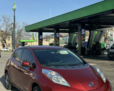 Красный Ниссан Лиф, объемом двигателя 0 л и пробегом 145 тыс. км за 5950 $, фото 2 на Automoto.ua