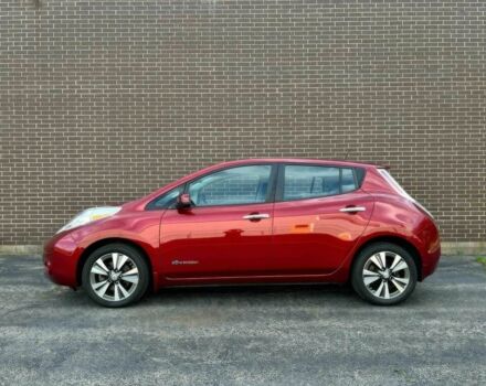 Красный Ниссан Лиф, объемом двигателя 0 л и пробегом 79 тыс. км за 4800 $, фото 3 на Automoto.ua