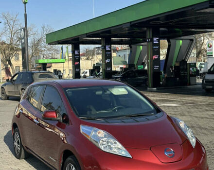 Красный Ниссан Лиф, объемом двигателя 0 л и пробегом 145 тыс. км за 5950 $, фото 1 на Automoto.ua