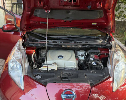 Красный Ниссан Лиф, объемом двигателя 0 л и пробегом 105 тыс. км за 7900 $, фото 20 на Automoto.ua