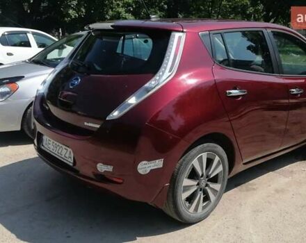 Красный Ниссан Лиф, объемом двигателя 0 л и пробегом 83 тыс. км за 10500 $, фото 3 на Automoto.ua