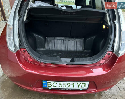 Красный Ниссан Лиф, объемом двигателя 0 л и пробегом 125 тыс. км за 7199 $, фото 25 на Automoto.ua