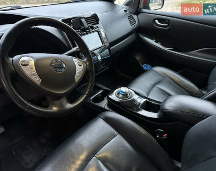 Красный Ниссан Лиф, объемом двигателя 0 л и пробегом 125 тыс. км за 7199 $, фото 18 на Automoto.ua