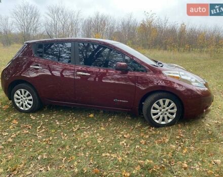 Красный Ниссан Лиф, объемом двигателя 0 л и пробегом 113 тыс. км за 6900 $, фото 6 на Automoto.ua