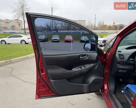 Красный Ниссан Лиф, объемом двигателя 0 л и пробегом 155 тыс. км за 7800 $, фото 33 на Automoto.ua