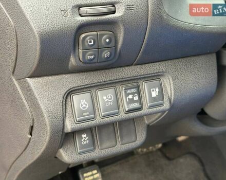 Красный Ниссан Лиф, объемом двигателя 0 л и пробегом 155 тыс. км за 7800 $, фото 35 на Automoto.ua