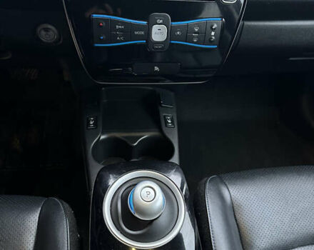 Красный Ниссан Лиф, объемом двигателя 0 л и пробегом 125 тыс. км за 7199 $, фото 17 на Automoto.ua