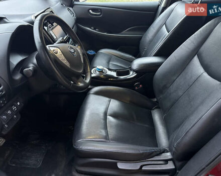 Красный Ниссан Лиф, объемом двигателя 0 л и пробегом 125 тыс. км за 7199 $, фото 19 на Automoto.ua