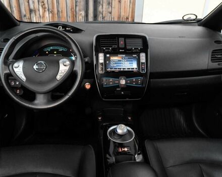 Красный Ниссан Лиф, объемом двигателя 0 л и пробегом 56 тыс. км за 5000 $, фото 10 на Automoto.ua