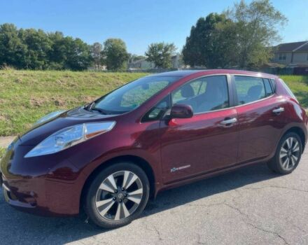 Красный Ниссан Лиф, объемом двигателя 0 л и пробегом 77 тыс. км за 6200 $, фото 2 на Automoto.ua