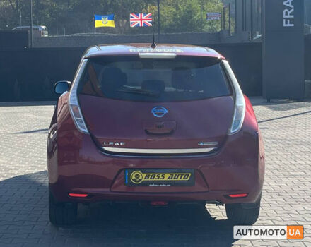 Красный Ниссан Лиф, объемом двигателя 30 л и пробегом 100 тыс. км за 9600 $, фото 4 на Automoto.ua