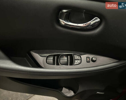 Красный Ниссан Лиф, объемом двигателя 0 л и пробегом 125 тыс. км за 7199 $, фото 3 на Automoto.ua