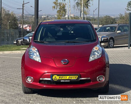 Красный Ниссан Лиф, объемом двигателя 30 л и пробегом 100 тыс. км за 9600 $, фото 1 на Automoto.ua
